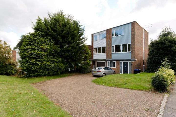Stayinwoking At 30 Woodlands Horsell Luaran gambar